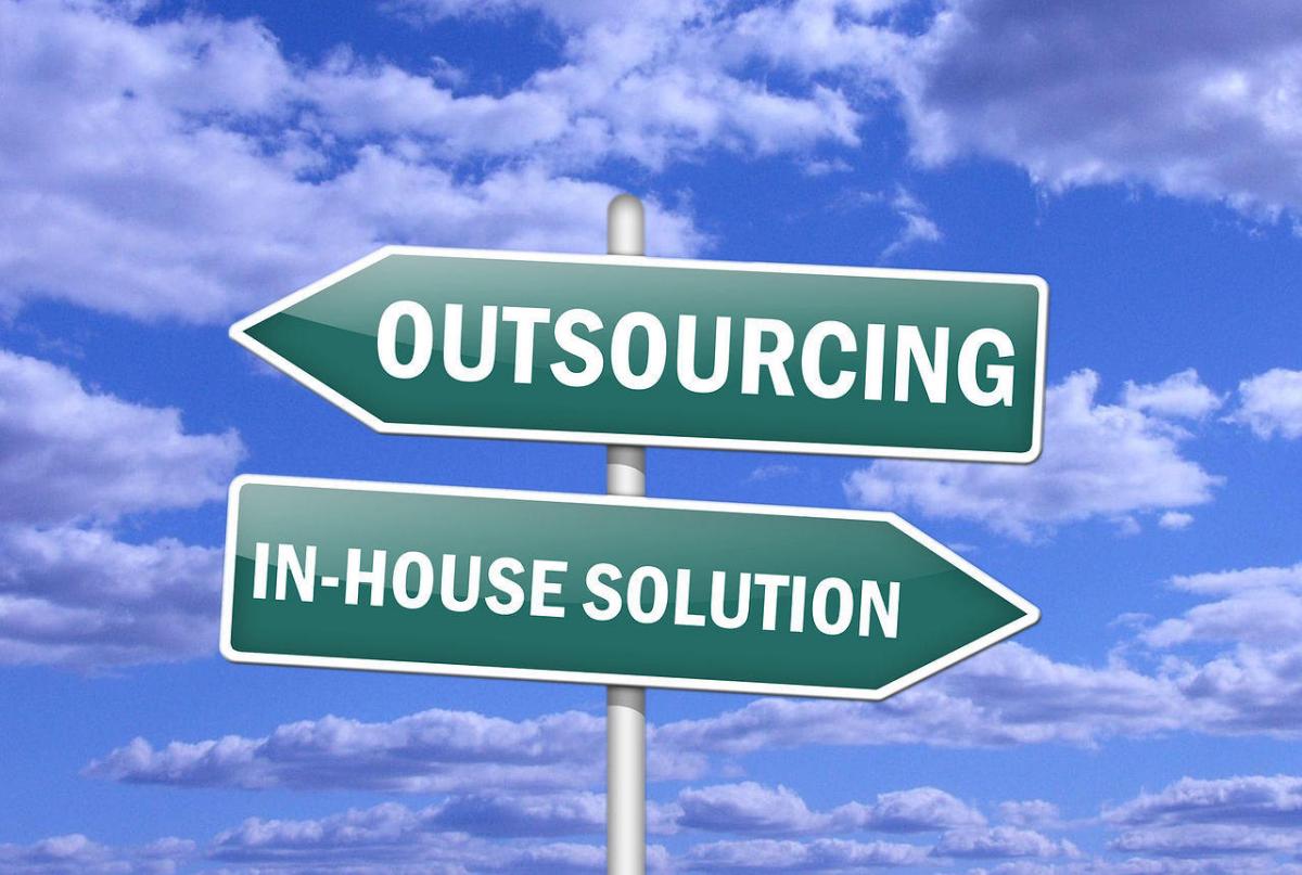 outsource_or_in-house